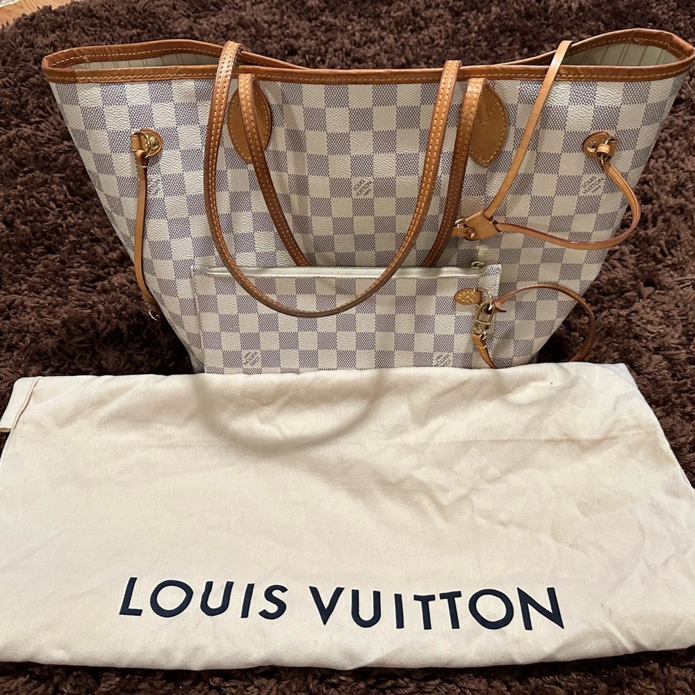 Louis Vuitton Damier Azur Neverfull GM toe bag with pockets, dust bag and box.